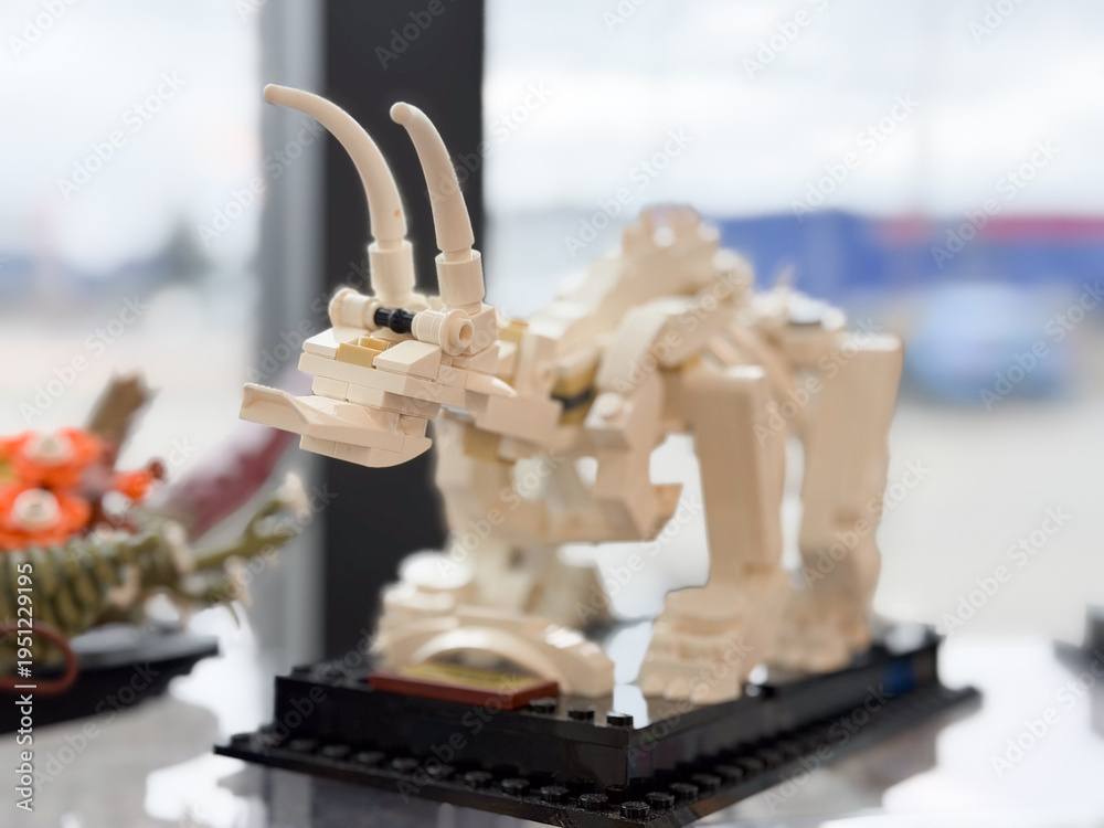 Naklejka premium White lego dragon sculpture on display