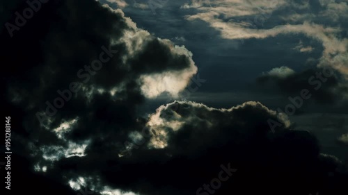 4K 59,94 fps High Contrast Sky Timelapse: Dramatic Black Clouds Drifting Right