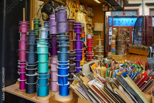 carretes de cintas de costura
