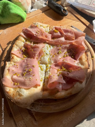 pizza con mortadella