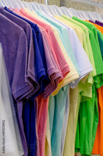 Fotografía Colorful assortment of folded cotton t-shirts displayed on hangers