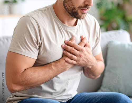 Ból w klatce piersiowej - kołatanie serca nerwobóle