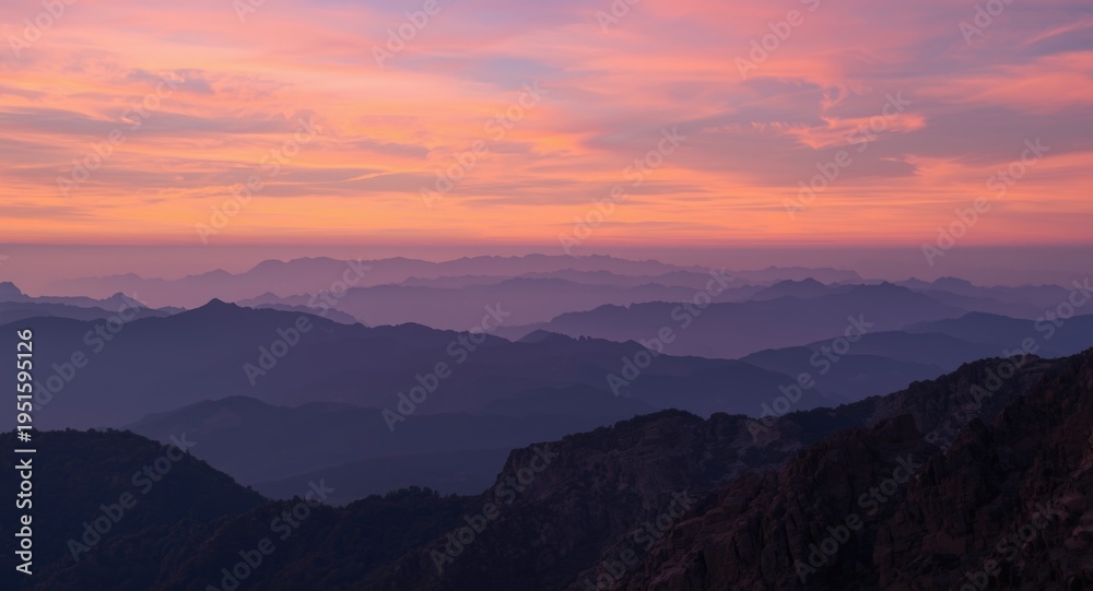 Fototapeta premium Soft pastel sunset hues enveloping sprawling mountain tops
