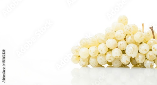 Shine Muscat white grapes c...