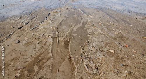 Low tide uncovers textured ...