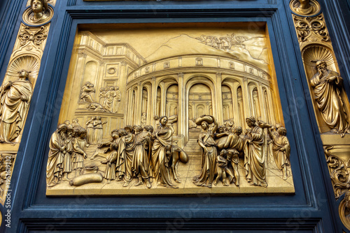 Foto Golden door (Gates of Paradise) decoration in Baptistery at Florence cathedral,