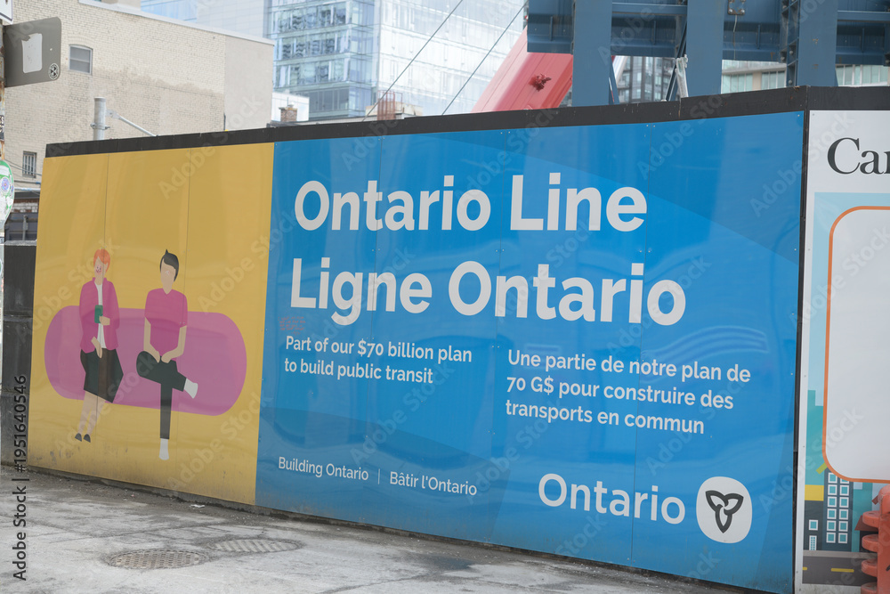 Fototapeta premium bilingual sign on hoarding at future Ontario Line Queen-Spadina station, Toronto