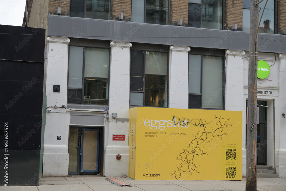 Obraz premium exterior building facade and sign box for Eggslut and LA based breakfast sandwich chain located here at 545 King St W, Toronto