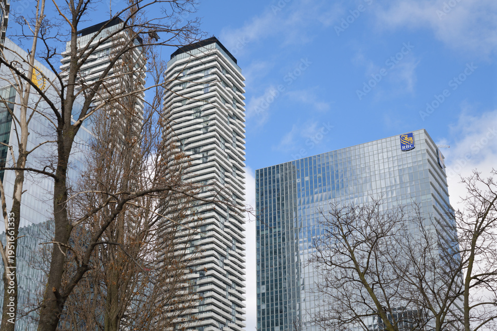 Fototapeta premium view of (left to right) One York Street (Sun Life tower) Harbour Plaza residential twins (88 and 100 Harbour St) and RBC WaterPark Place, Toronto