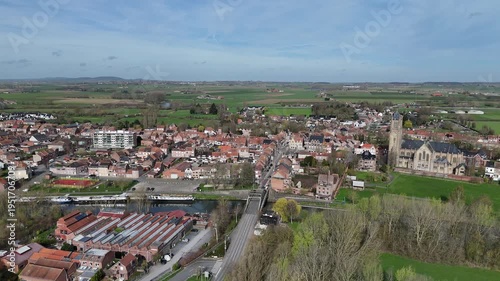 L'église Saints-Pierre-et-Paul de Warneton, aussi appelée cathédrale de la Lys est un édifice religieux catholique situé à Warneton, en Belgique