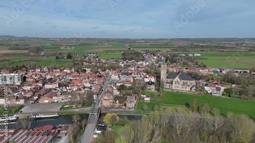 L'église Saints-Pierre-et-Paul de Warneton, aussi appelée cathédrale de la Lys est un édifice religieux catholique situé à Warneton, en Belgique