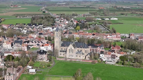 L'église Saints-Pierre-et-Paul de Warneton, aussi appelée cathédrale de la Lys est un édifice religieux catholique situé à Warneton, en Belgique
