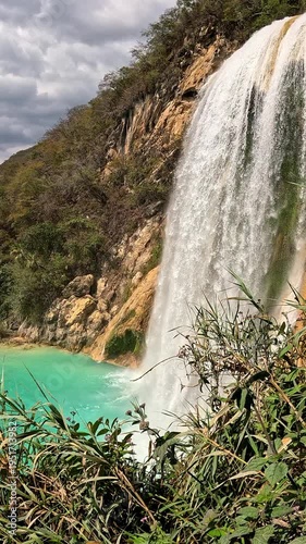 Wallpaper Mural Velo de Novia, El Chiflon waterfall in slow motion Chiapas Mexico Torontodigital.ca
