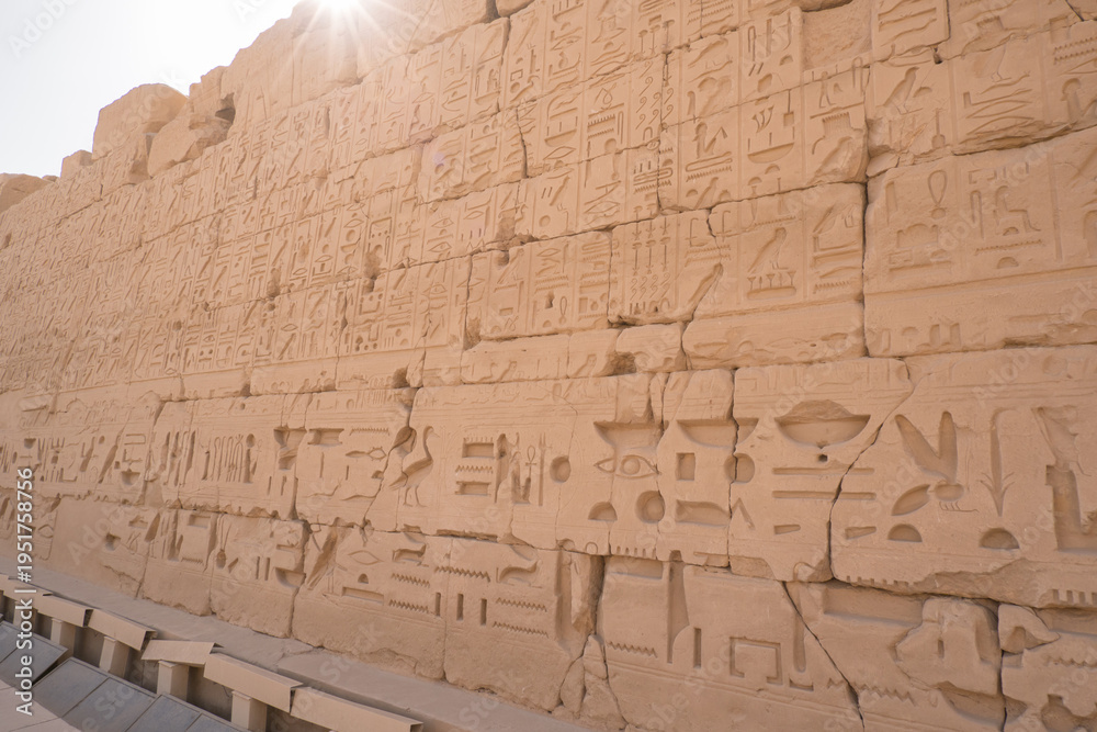 Fototapeta premium Ruins of the Karnak temple complex in Luxor, Egypt.