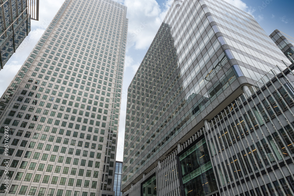 Obraz premium Modern skyscrapers in financial district city skyline