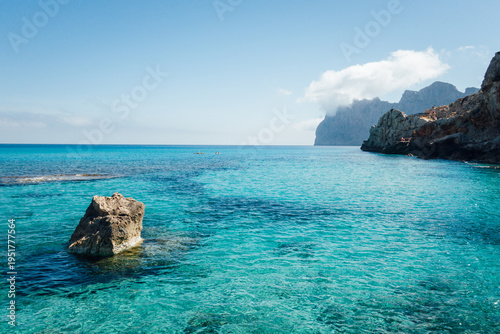 Paysage d'une baie de la mer méditerranée aux Baléares. Mer à Majorque. Vacances à la mer turquoise.