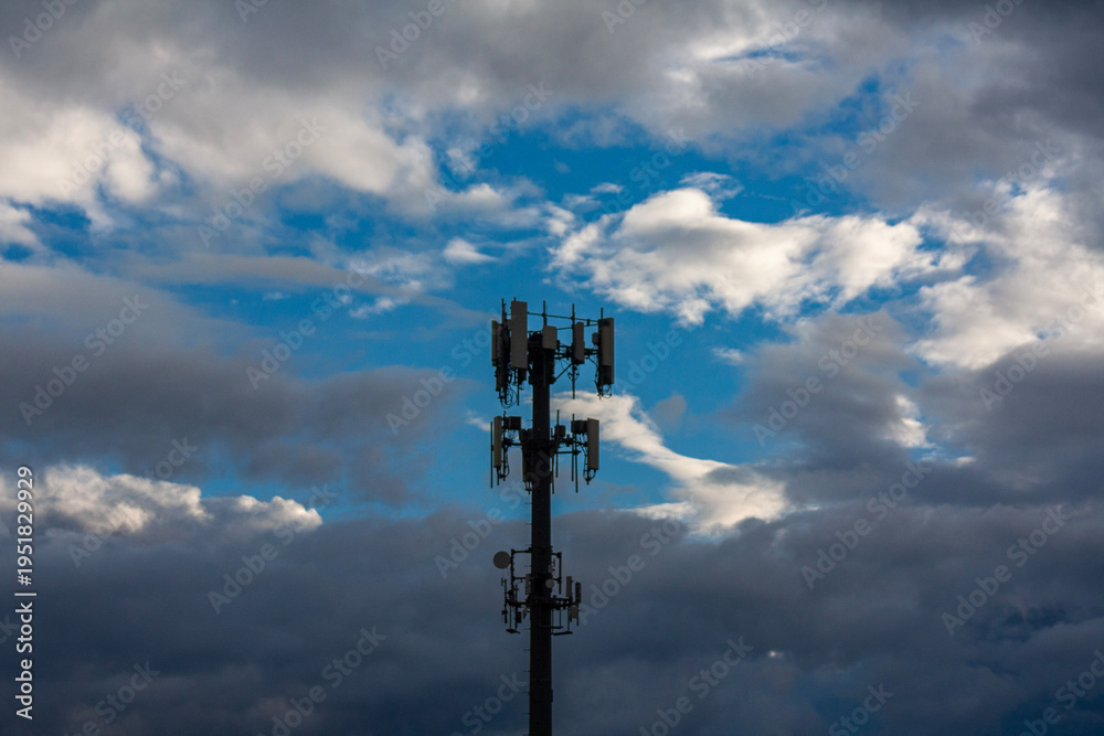 Obraz premium cell tower silhouette