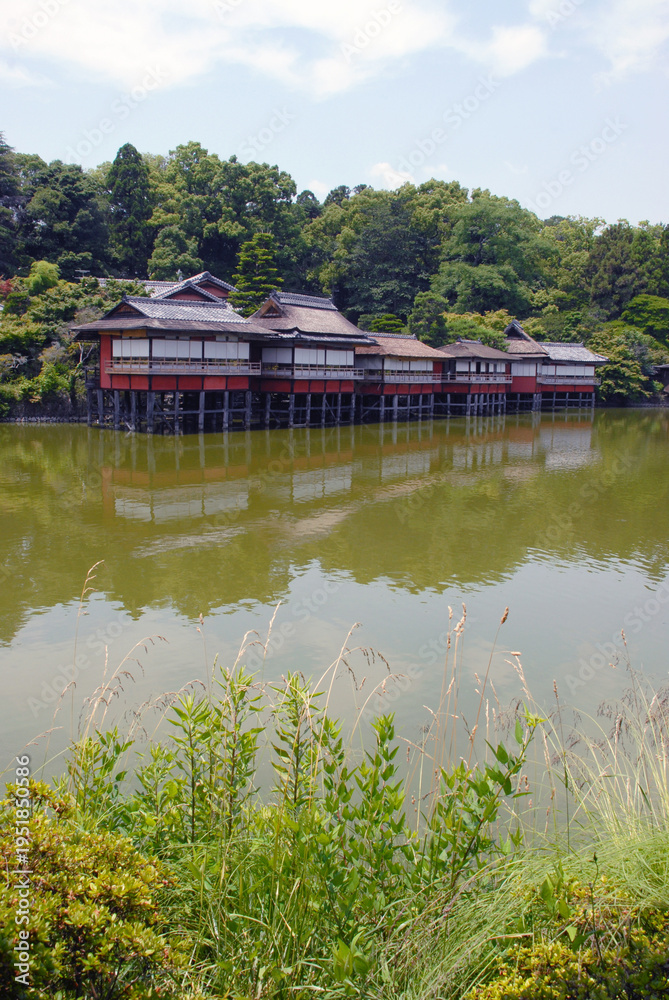 Obraz premium 長岡天満宮 八条ケ池の錦水亭池座敷 京都府長岡京市