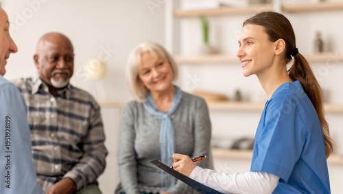 Φωτογραφία A healthcare professional is talking to three patients in a consultation room