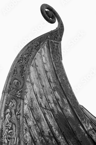 Obraz na plátně bow of the viking Oseberg longship with clinker built planks and artful wood engraving in black an white