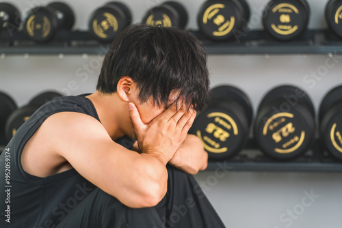 Photos Asian men who lack motivation at the gym/sports gym (overwork, fatigue, exhausti