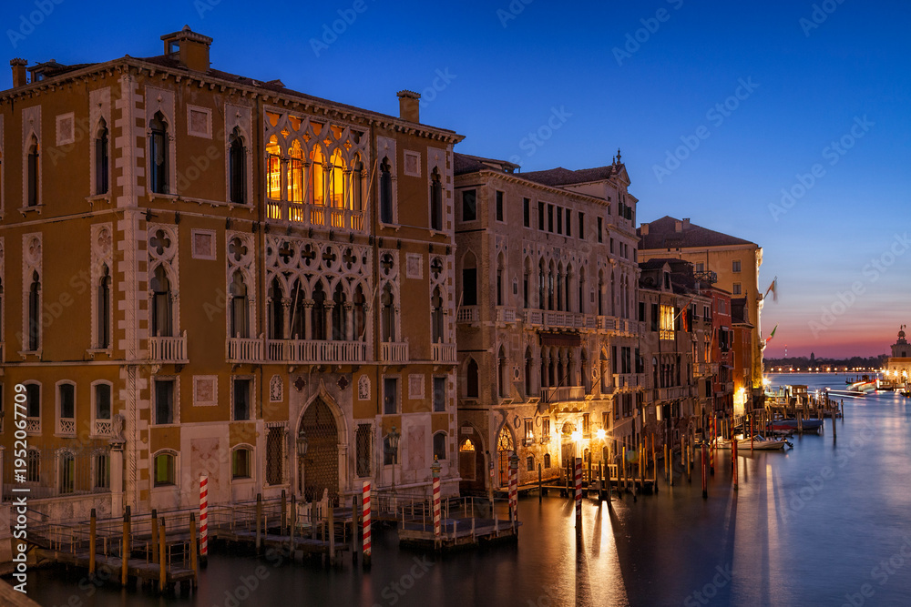 Naklejka premium Venice Grand Canal at Blue Hour with Illuminated Historic Buildings