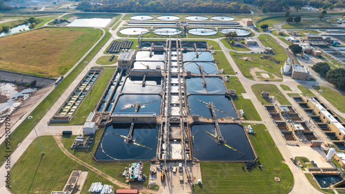 Foto Water treatment plant processing sewage for wastewater management in Dallas