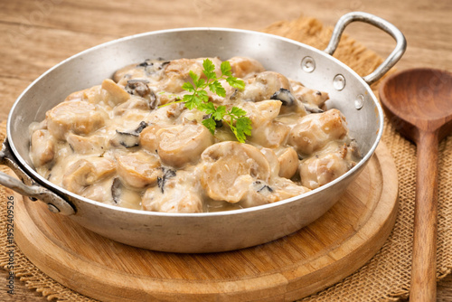 plat de porc sauce champignons crémeuse