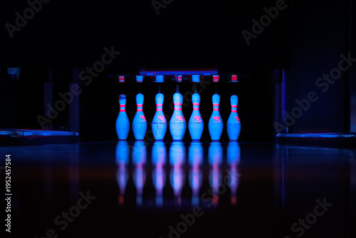 Foto Bowling Alley Pins Set, lit with UV light and a Blue Tone.