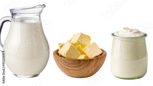 Foto Isolated milk pitcher, fresh butter cubes in bowl, and creamy sour cream jar