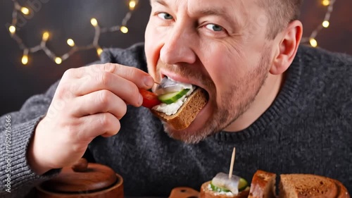 Festive Herring Sandwiches: A Recipe That Will Surprise Your Guests.Appetizing Herring and Vegetable Sandwiches: A Simple and Quick Recipe for Any Occasion.