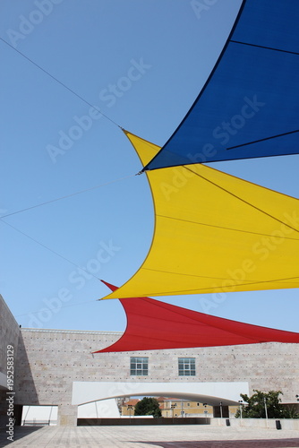Billede på lærred Colourful sun shade sails in courtyard of Berardo Collection Museum in Lisboa