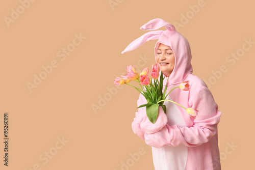 Funny senior woman in Easte...