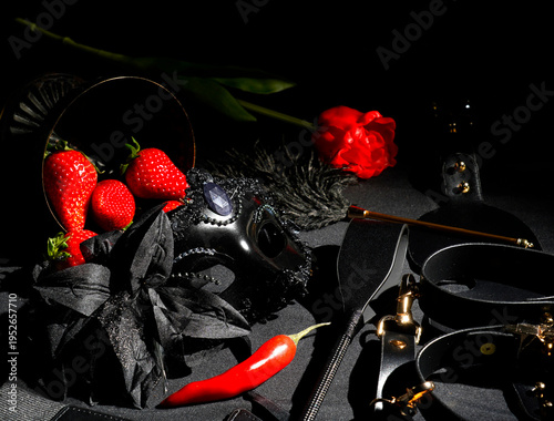 Fotografía still life di soggetto erotico con attrezzature bondage
