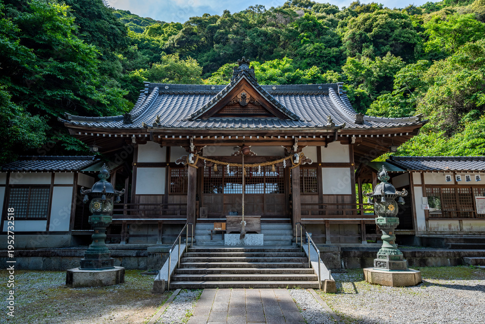 Fototapeta premium 白山比咩神社 拝殿 山口県岩国市
