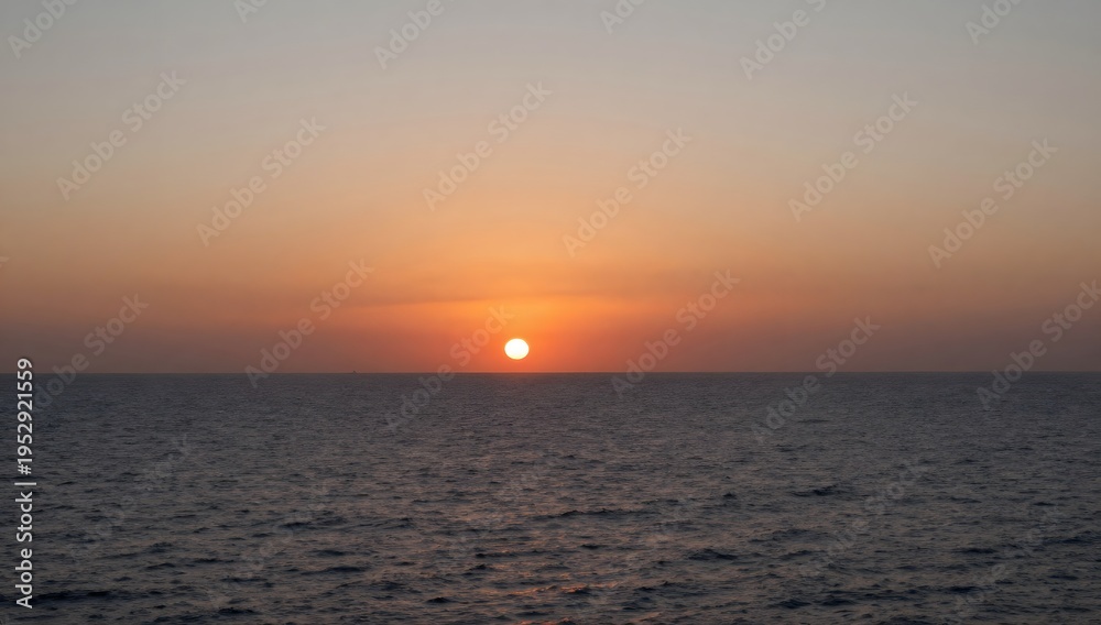 Obraz premium Warm sunrise reflecting on the tranquil ocean waves creates a scenic view