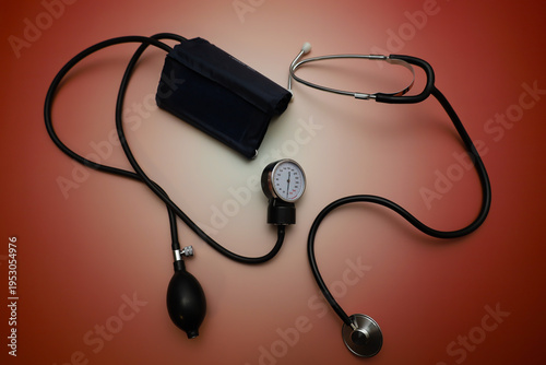 Cuadro en lienzo ​A professional aneroid sphygmomanometer and stethoscope lie on a gradient background, representing regular medical check-ups and blood pressure monitoring