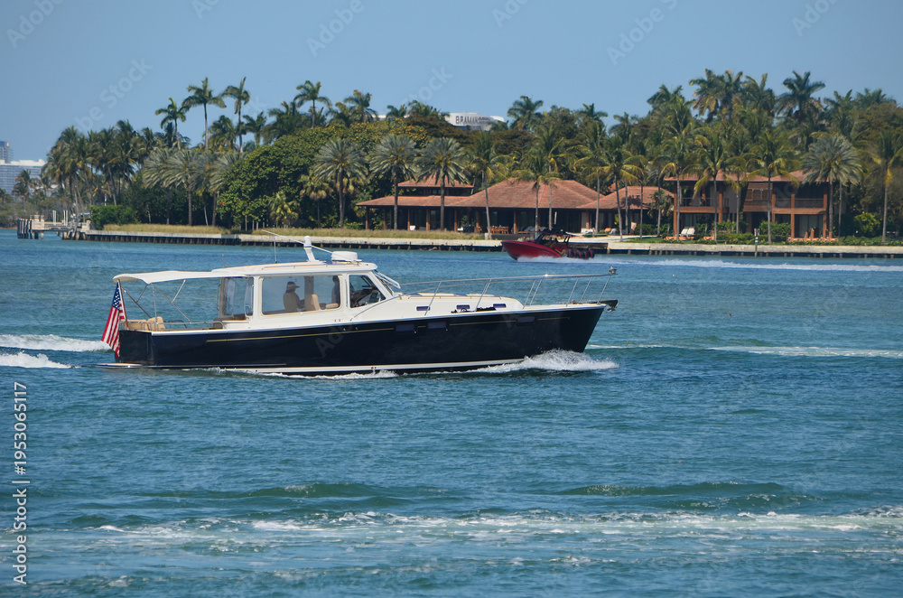 Obraz premium Well Maintained Vintage Cabin Cruiser
