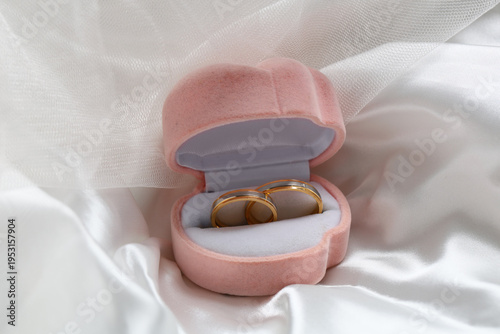 Box with golden wedding rin...