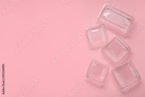 Plastic containers for food...