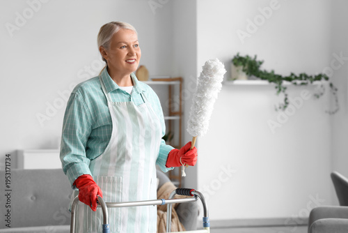 Mature woman with pp-duster...