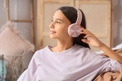 Teenage girl with headphone...