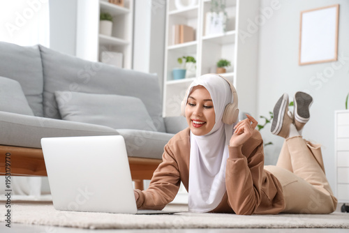 Beautiful young Muslim woma...