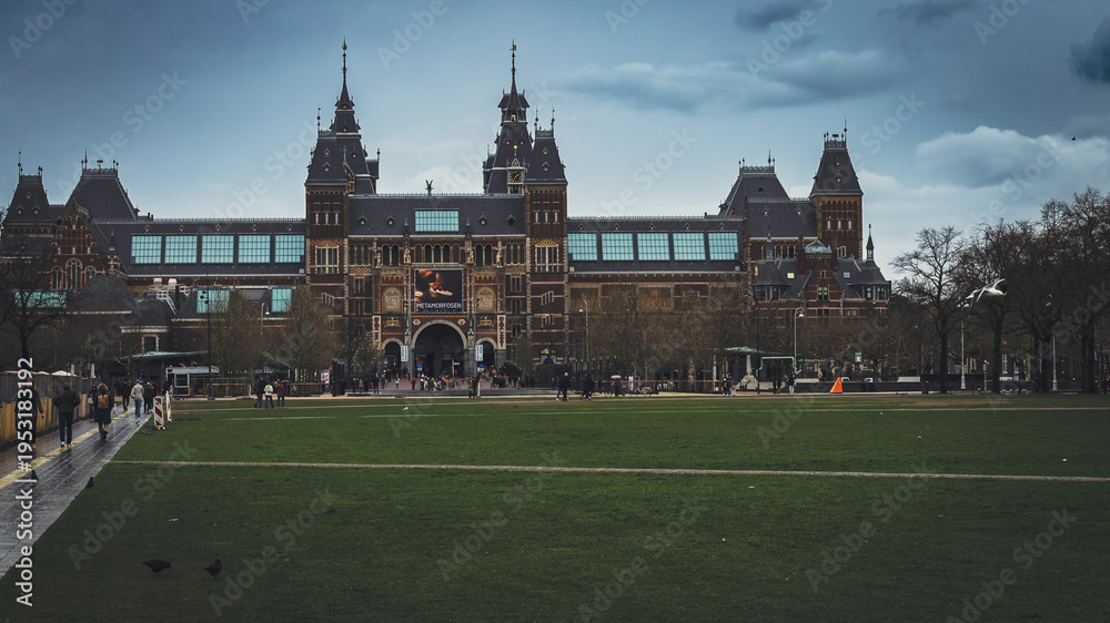 Fototapeta premium Great museum with a lovely park