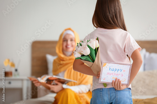 Little girl with greeting c...