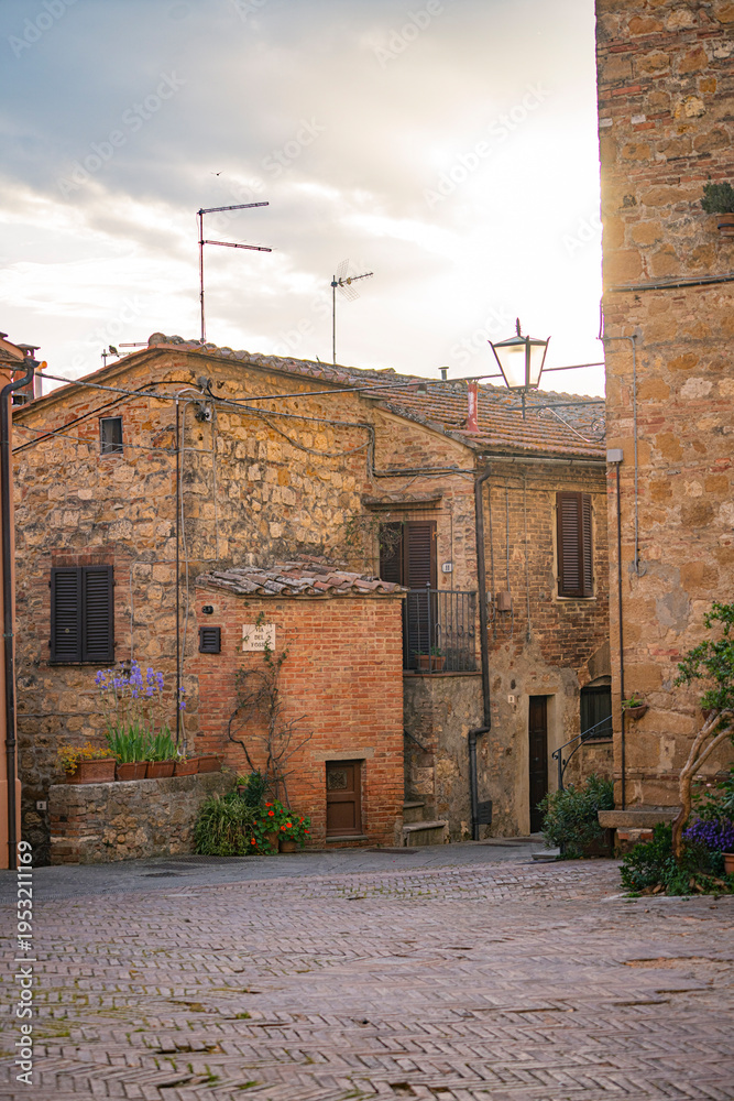 Fototapeta premium The cityscape of the old town in San Gimignano, Tuscany , Italy.