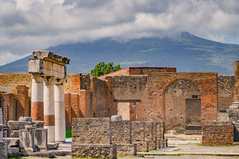 Fototapeta premium The ancient architecture at Pompeii Archaeological Site, Italy, on a sunny day.