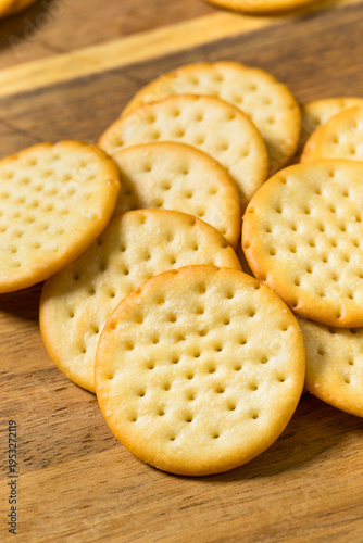Foto Salty Buttery Round Crackers