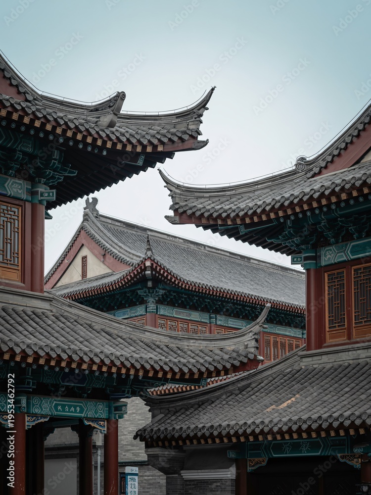 Obraz premium Traditional chinese architecture with ornate roofs and tiled structures ancient buildings with decorative elements