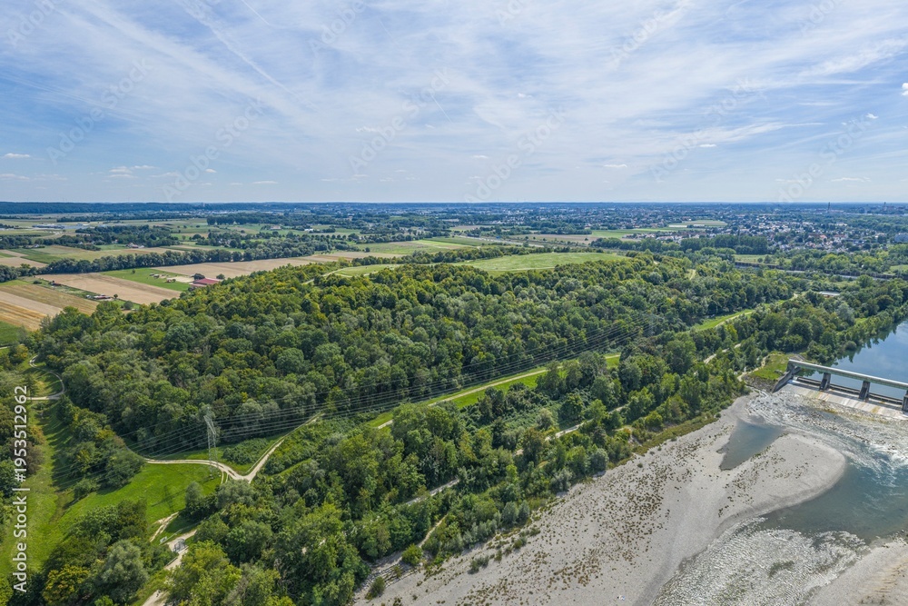 Obraz premium Die nördlichen Gebiete Augsburgs aus der Vogelperspektive, Blick auf den renaturierten Müllberg in der Firnhaberau